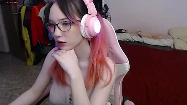 Snapshot of Maya_Viola chatting on March 18, 8:47 am Maya Viola online show from March 18, 8:47 am