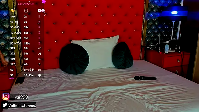 VallerieJones online show from November 1, 9:28 pm