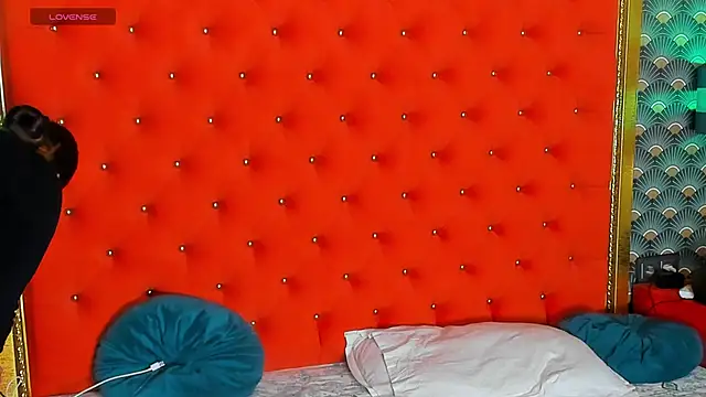 VallerieJones online show from April 4, 10:46 am