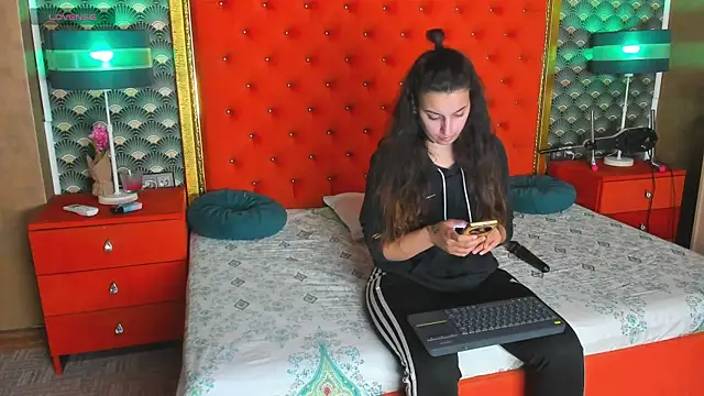 VallerieJones online show from May 19, 7:58 am
