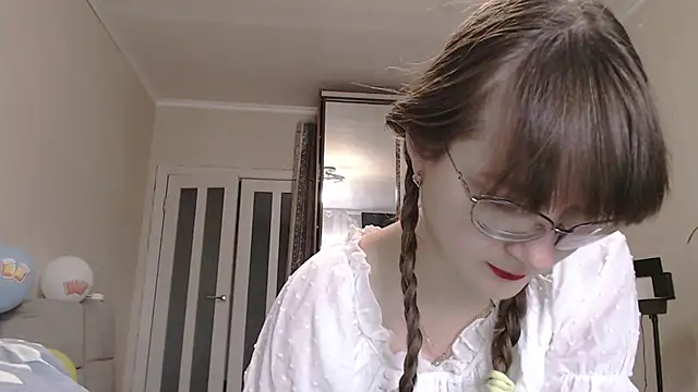 KiraGoldens online show from September 22, 6:37 am