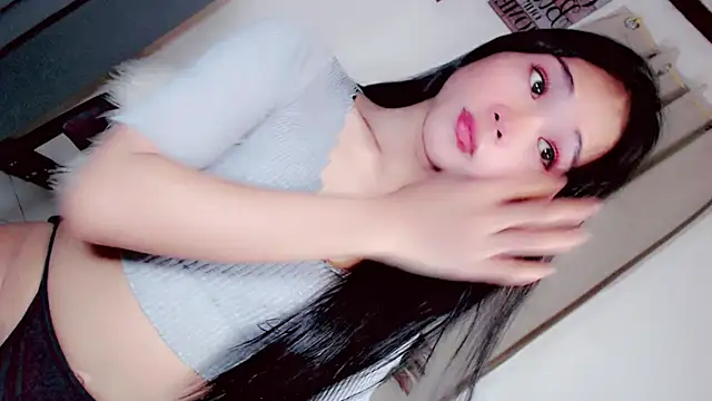 amomentoflust69 online show from February 6, 4:50 am