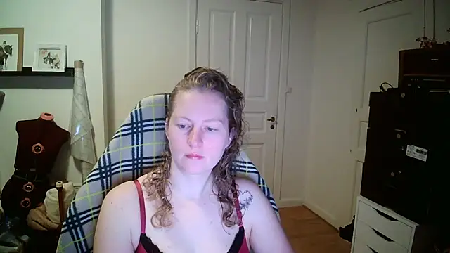 Girlnina-1995 online show from January 14, 5:46 am