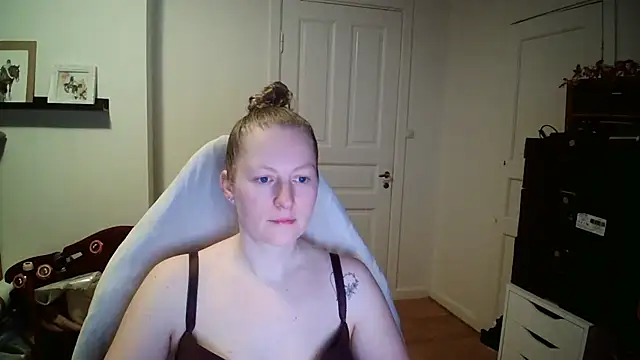 Girlnina-1995 online show from February 4, 7:25 am