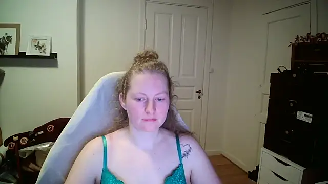 Girlnina-1995 online show from February 9, 8:13 pm