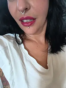 Snapshot of Masha_Real_84 chatting on July 27, 4:03 pm Masha Real 84 online show from July 27, 4:03 pm