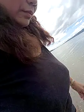 Snapshot of hotbabes163 chatting on February 1, 3:27 am hotbabes163 online show from February 1, 3:27 am