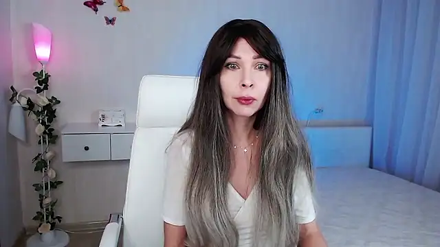 wendifoste online show from December 6, 7:45 pm