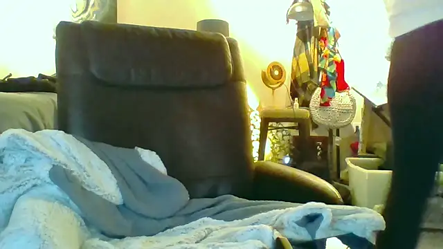 eatmeplease44 online show from October 18, 5:21 am