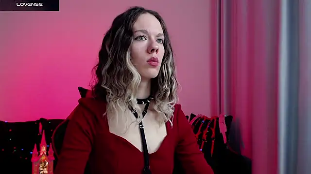 Snapshot of DivineBite chatting on December 5, 6:55 pm DivineBite online show from December 5, 6:55 pm