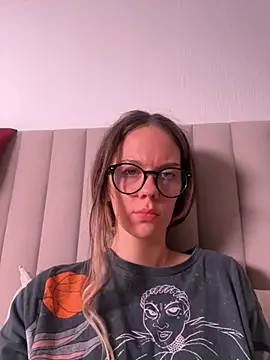 Snapshot of DivineBite chatting on December 14, 10:28 pm DivineBite online show from December 14, 10:28 pm