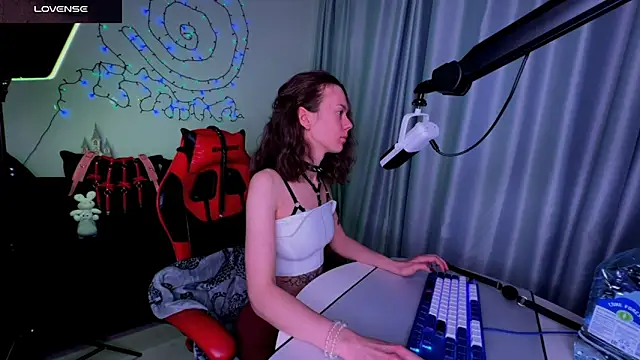 Snapshot of DivineBite chatting on January 22, 8:06 pm DivineBite online show from January 22, 8:06 pm