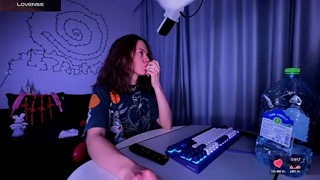 Snapshot of DivineBite chatting on January 23, 12:14 am DivineBite online show from January 23, 12:14 am