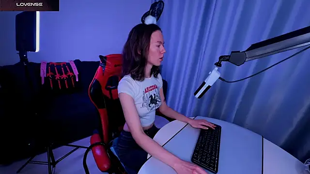 Snapshot of DivineBite chatting on February 12, 3:49 pm DivineBite online show from February 12, 3:49 pm