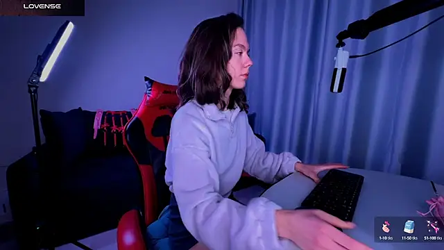 Snapshot of DivineBite chatting on February 12, 9:54 pm DivineBite online show from February 12, 9:54 pm