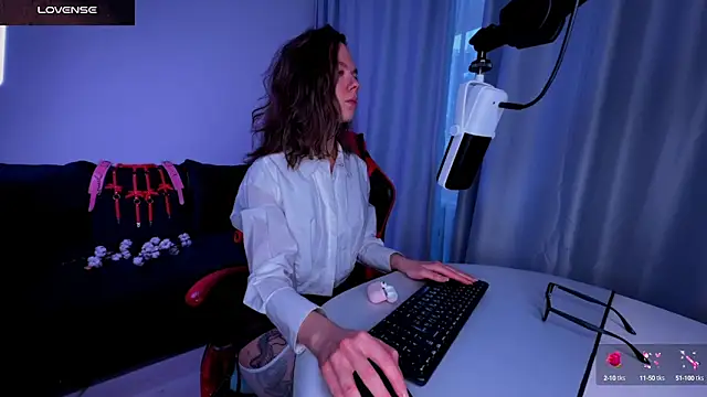 Snapshot of DivineBite chatting on February 27, 1:28 pm DivineBite online show from February 27, 1:28 pm