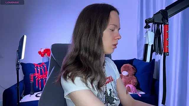 Snapshot of DivineBite chatting on September 11, 4:18 pm DivineBite online show from September 11, 4:18 pm