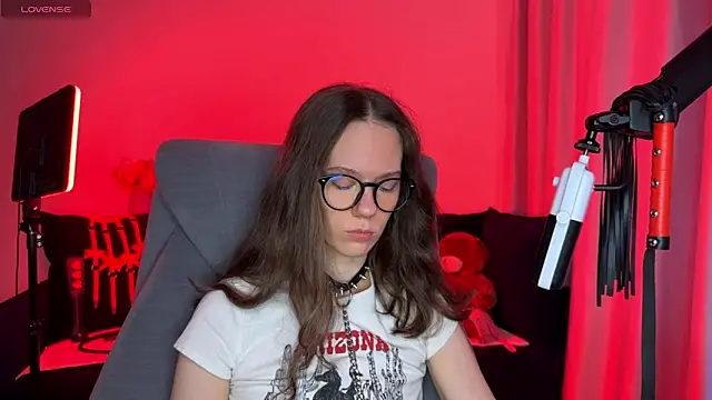 Snapshot of DivineBite chatting on September 13, 2:28 pm DivineBite online show from September 13, 2:28 pm