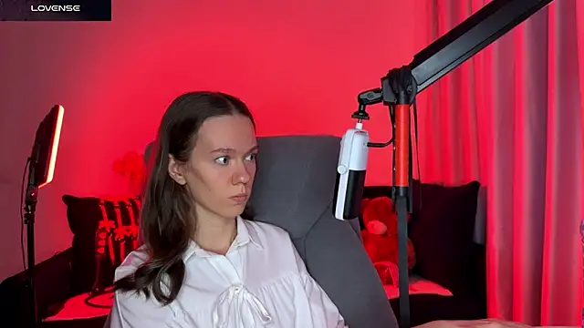 Snapshot of DivineBite chatting on September 18, 3:03 pm DivineBite online show from September 18, 3:03 pm