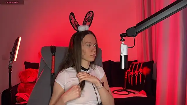 Snapshot of DivineBite chatting on September 23, 1:47 pm DivineBite online show from September 23, 1:47 pm