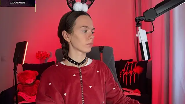 Snapshot of DivineBite chatting on September 24, 2:09 pm DivineBite online show from September 24, 2:09 pm