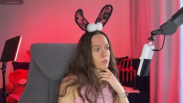 Snapshot of DivineBite chatting on October 2, 1:29 pm DivineBite online show from October 2, 1:29 pm