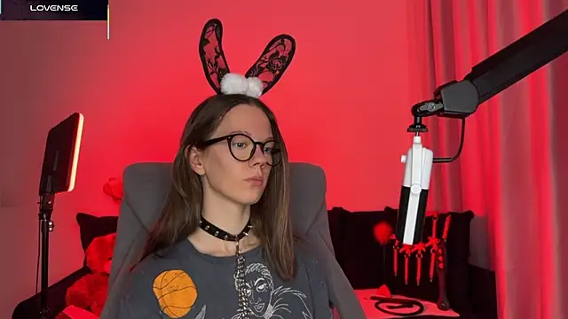 Snapshot of DivineBite chatting on October 18, 3:24 pm DivineBite online show from October 18, 3:24 pm