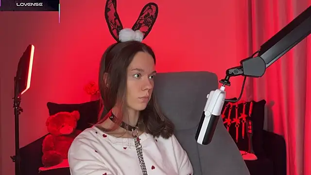 Snapshot of DivineBite chatting on October 29, 3:14 pm DivineBite online show from October 29, 3:14 pm