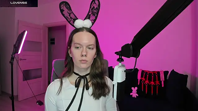 DivineBite online show from February 25, 4:05 pm