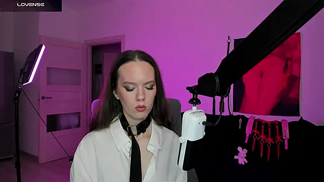 DivineBite online show from March 11, 6:47 pm