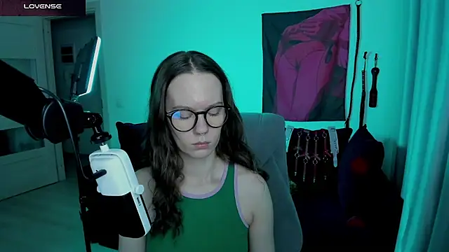 Snapshot of DivineBite chatting on April 28, 4:56 pm DivineBite online show from April 28, 4:56 pm