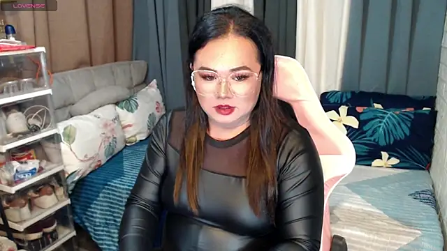 Snapshot of MagnificatMistress chatting on January 20, 11:43 pm MagnificatMistress online show from January 20, 11:43 pm