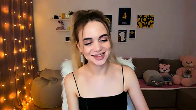 aPieceOfJoy online show from December 17, 11:49 pm