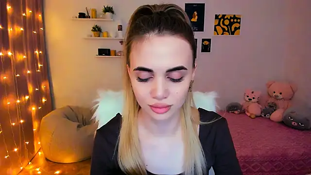 aPieceOfJoy online show from February 2, 11:11 pm