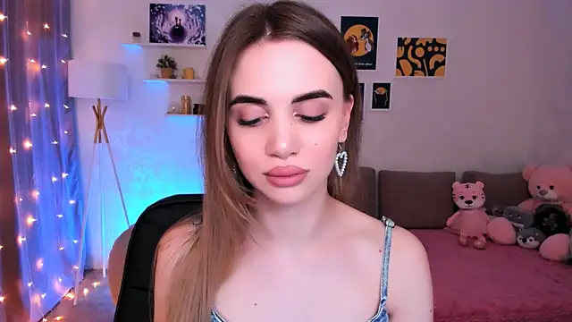 aPieceOfJoy online show from March 20, 12:30 am