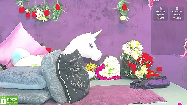 Jayllene online show from December 6, 8:15 am