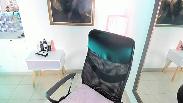 Karlagonzales  online show from December 19, 6:26 pm