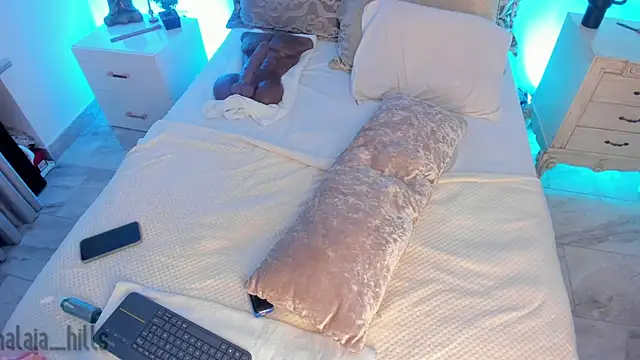 malaia hills online show from March 21, 1:45 am