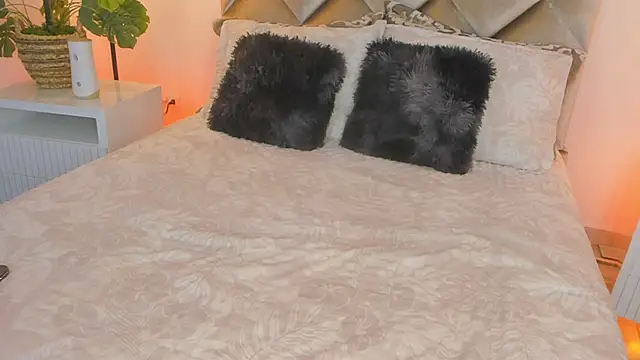 malaia hills online show from April 3, 6:50 pm