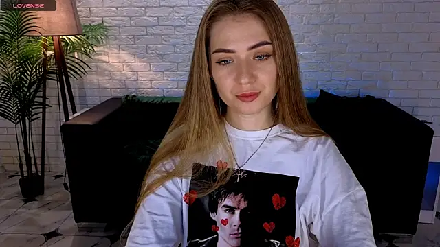 Adelyna Bird online show from March 16, 7:15 am