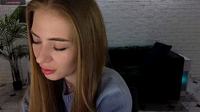 Adelyna Bird online show from October 3, 6:32 am