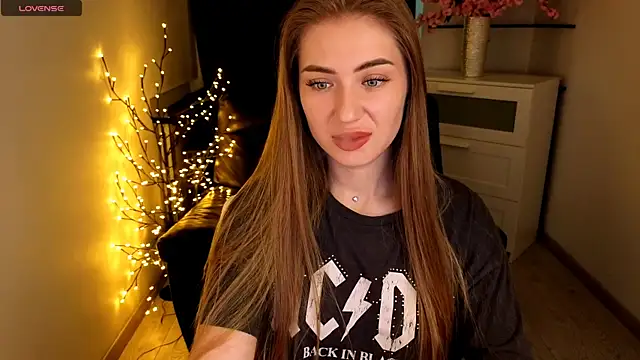 Adelyna Bird online show from June 12, 6:34 am