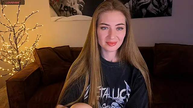 Adelyna Bird online show from June 19, 6:51 am