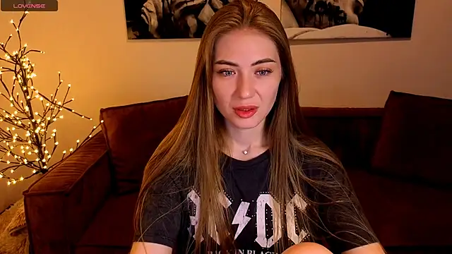 Adelyna Bird online show from June 29, 6:52 am
