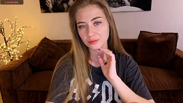 Adelyna Bird online show from July 31, 7:08 am