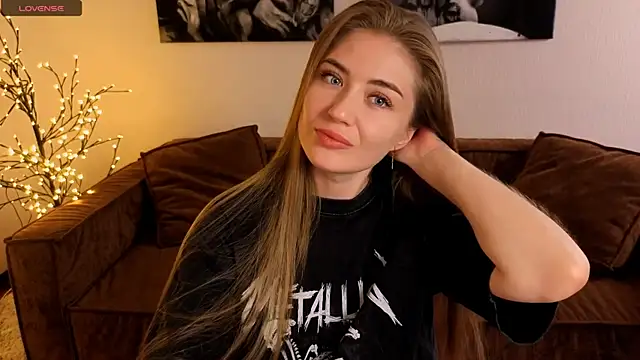 Adelyna Bird online show from August 1, 6:34 am