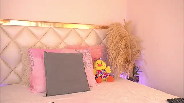 Snapshot of KendalEvanz chatting on February 12, 10:27 pm KendalEvanz online show from February 12, 10:27 pm