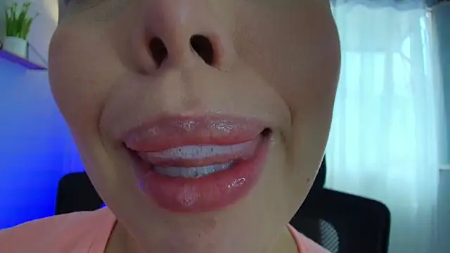 Snapshot of lisbet21x chatting on February 27, 2:32 pm lisbet21x online show from February 27, 2:32 pm