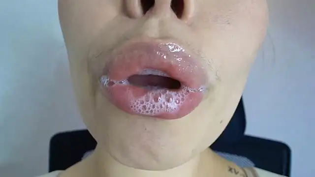 Snapshot of lisbet21x chatting on October 28, 9:17 pm lisbet21x online show from October 28, 9:17 pm