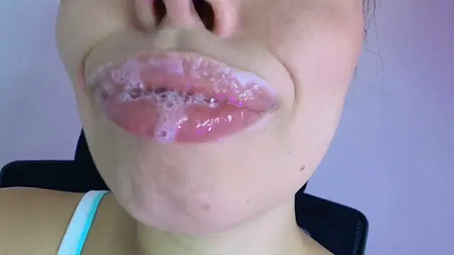 Snapshot of lisbet21x chatting on November 8, 1:55 pm lisbet21x online show from November 8, 1:55 pm